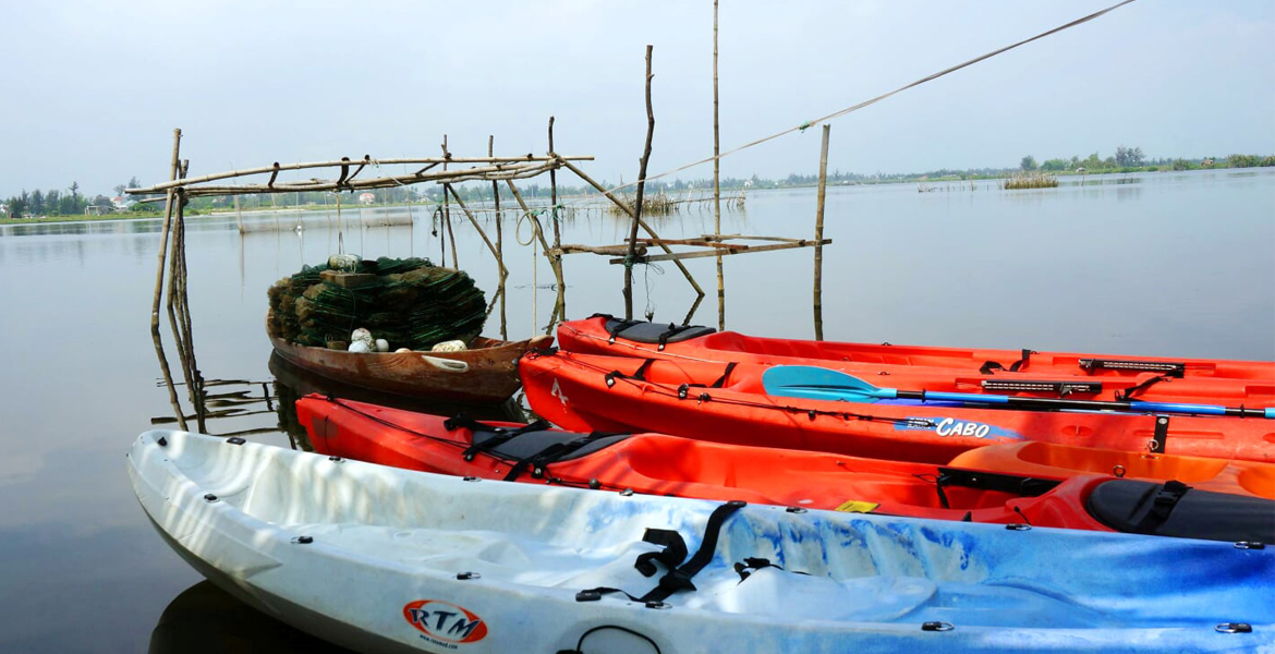 Hoi An Kayaking with Floating Bar Tour